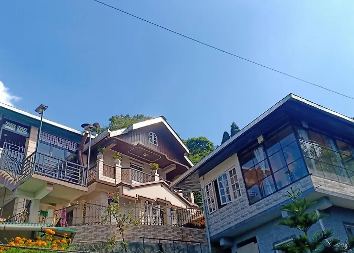 Pinewood Homestay Dali